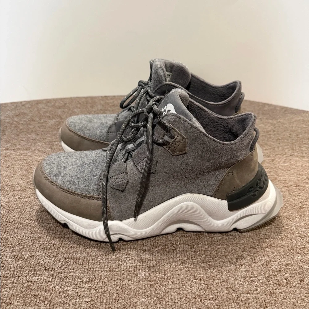 Sorel Women's Kinetic RNEGD Caribou Insulated Sneaker, size 8.5 EUC